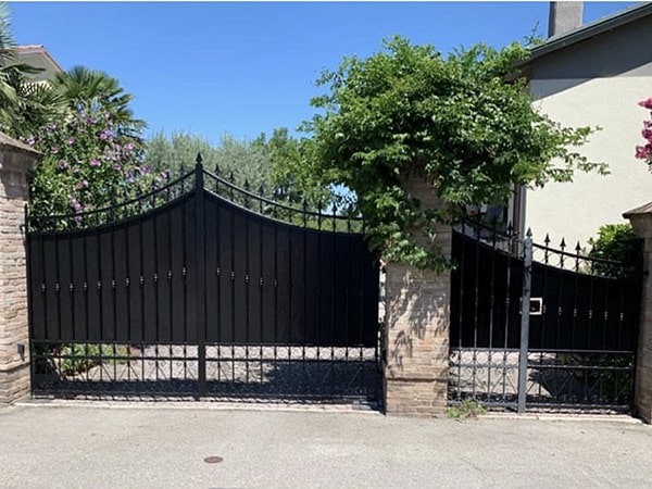 Ringhiere-in-ferro-battuto-o-alluminio 