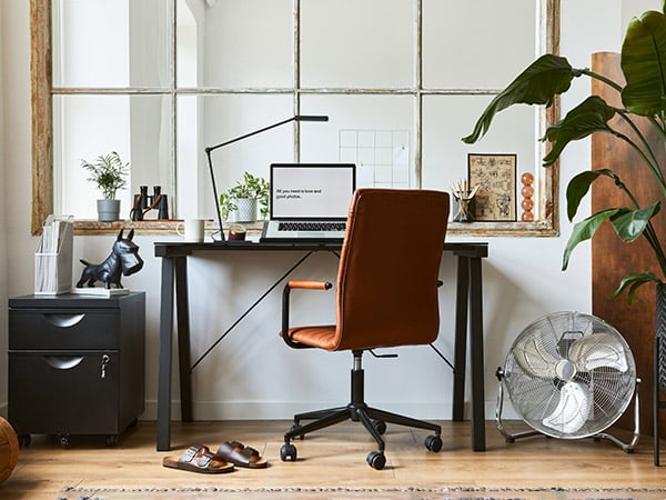 Tavolo-e-sedie-in-ferro-da-ufficio-vignola