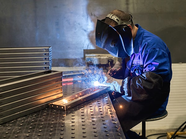 Realizzazione-di-arredo-e-serramenti-in-ferro