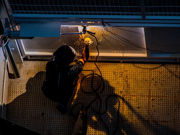 Riparazioni-per-cancelli-e-arredi-in-legno