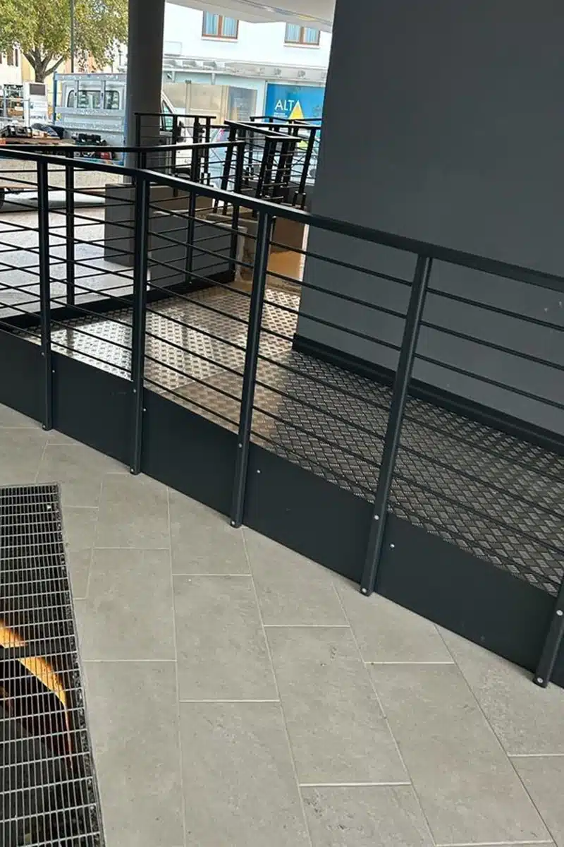 rampa-per-disabili-con-corrimano
