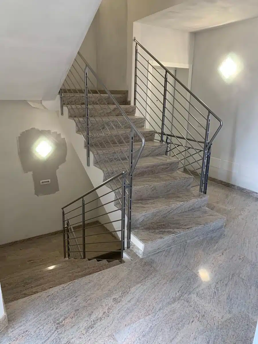 ringhiere-per-scale-interne-condominio-di-design